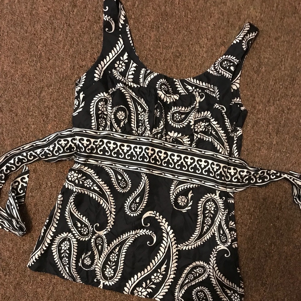 Black and white silk tank top with a tie